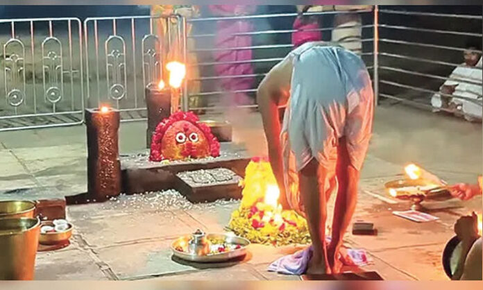 Bhuta Bali ritual in Hindu temples where a portion of prasadam is offered at the Bali Peetham near the Dhwajastambham.