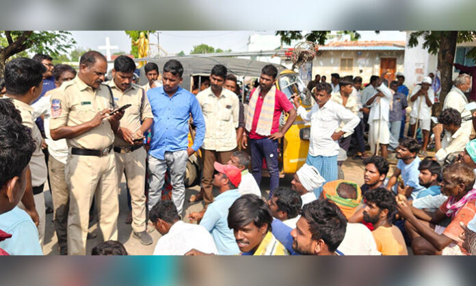 Chitkul Farmers Protest Grain Transportation Delay Medak Jogipet Highway Blockade