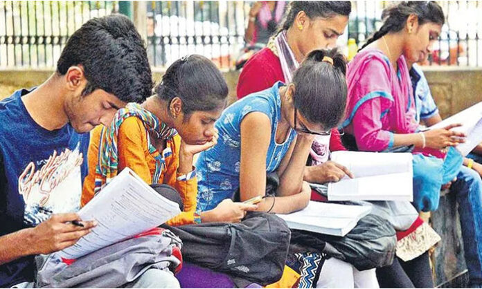 Students choosing autonomous colleges during Telangana DOST admissions due to quality education and better placement opportunities.