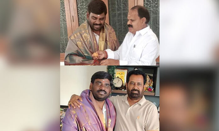 Shadnagar MLA Veerlapalli Shankar felicitating Chandrapal Reddy during his birthday celebrations at the camp office.