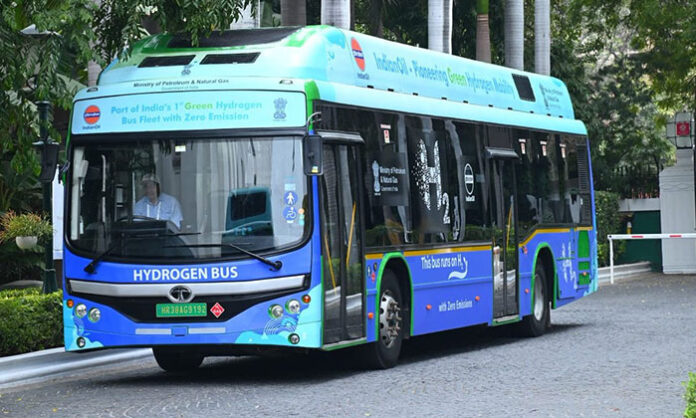 Hydrogen-powered buses operating in Central Vista area of New Delhi under Delhi Metro and Indian Oil collaboration for zero emission transport
