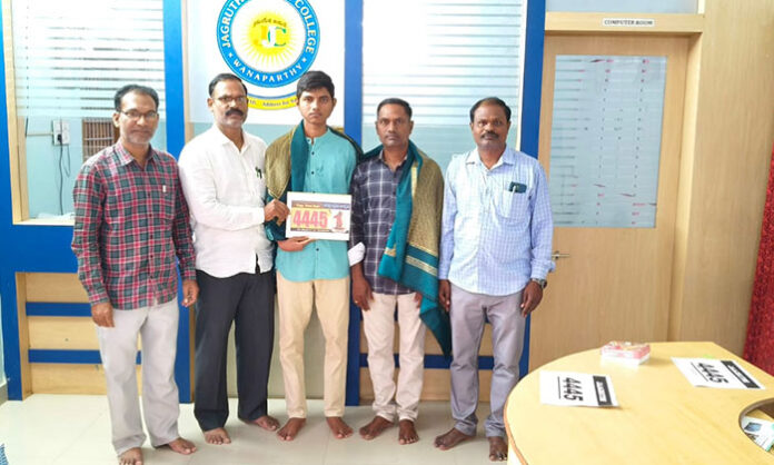 Jagruthi College students celebrating outstanding TG EAPCET results with top engineering and agriculture ranks in Wanaparthy.