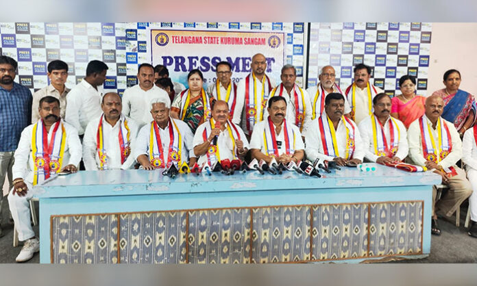 Yegge Mallesham addressing media at Somajiguda Press Club clarifying false allegations against Kuruma Association