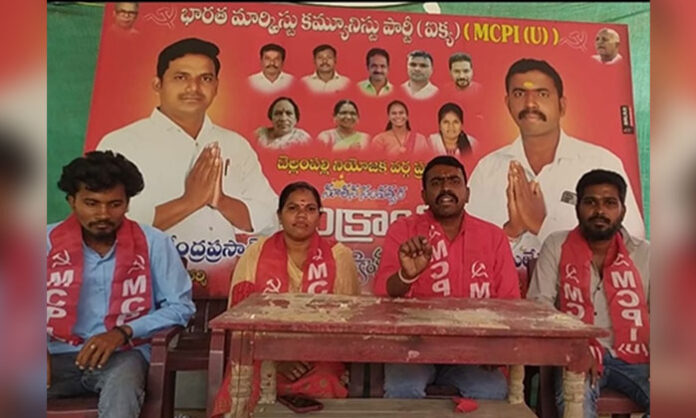 MCPIU leader Pasuleti Venkatesh addressing press conference demanding compensation for deceased farmers in Luxettipet