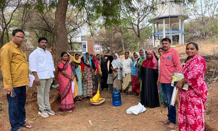 Sarpanch Vijaya Srisailam Goud inspecting MGNREGS works and advising workers on heat safety in Ranga Reddy district