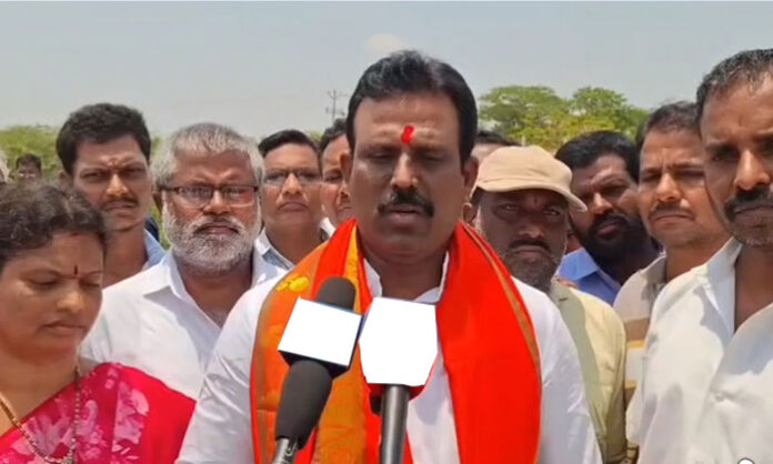 MLA G Madhusudan Reddy assuring farmers about complete procurement of rain-affected paddy and government support for storage and transportation