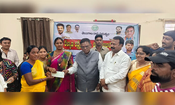 MLA Gaddam Vinod distributing Kalyana Lakshmi and Shaadi Mubarak cheques to beneficiaries in Bellampally