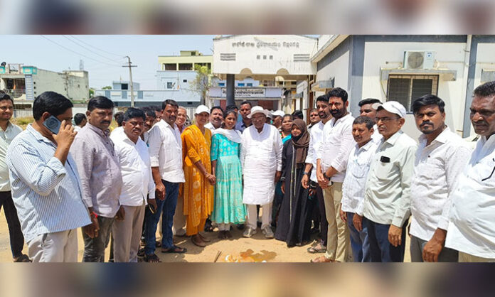 MLA Gaddam Vinod visiting Bellampalli library and initiating borewell work to solve drinking water problems faced by students.