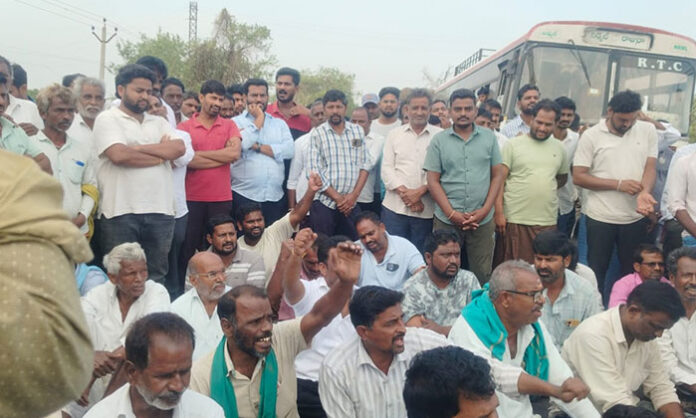 Farmers staging protest on National Highway 61 in Nirmal district over maize and sorghum procurement issues