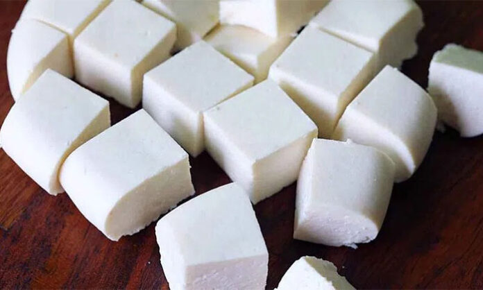 Cooking paneer on low heat helps retain its protein quality and improves absorption, making it a healthier option in vegetarian diets