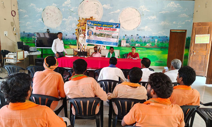 Farmers attending poorly organized government irrigation department meeting in Parvathagiri mandal highlighting administrative failure