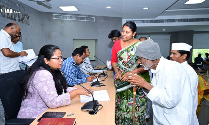 District Collector Pratima Singh reviewing Prajavani grievance applications and instructing officials for fast resolution at IDOC office meeting