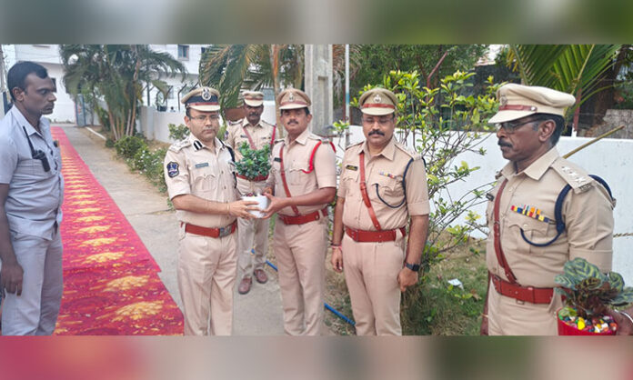 Ramagundam CP Amber Kishore Jha Police Complaint Response Visible Policing Instructions