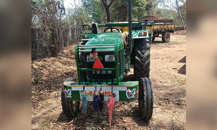 Police seize two tractors involved in illegal sand transportation from Manjeera River in Papannapet Mandal