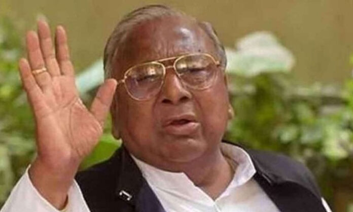 V Hanumantha Rao announces police complaint against Prime Minister Modi over controversial MMC remarks in Telangana