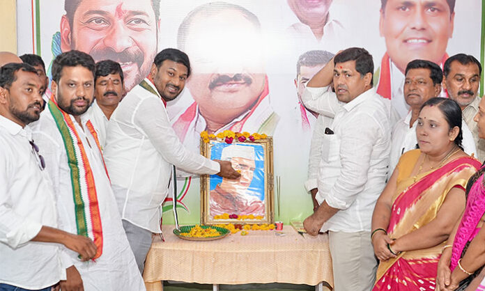 Congress leaders Kandi Srinivasa Reddy and Naresh Jadhav paying floral tributes to Pandit Jawaharlal Nehru during his death anniversary observance program.