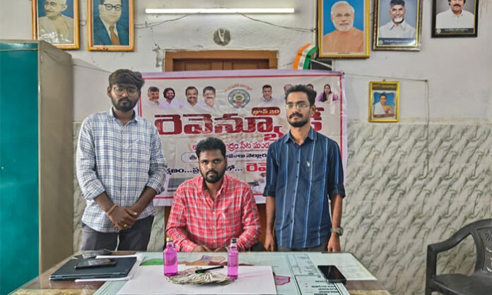 AS Peta Tahsildar Shanthi Swaroop caught by ACB while allegedly accepting a Rs 20,000 bribe in Nellore district.