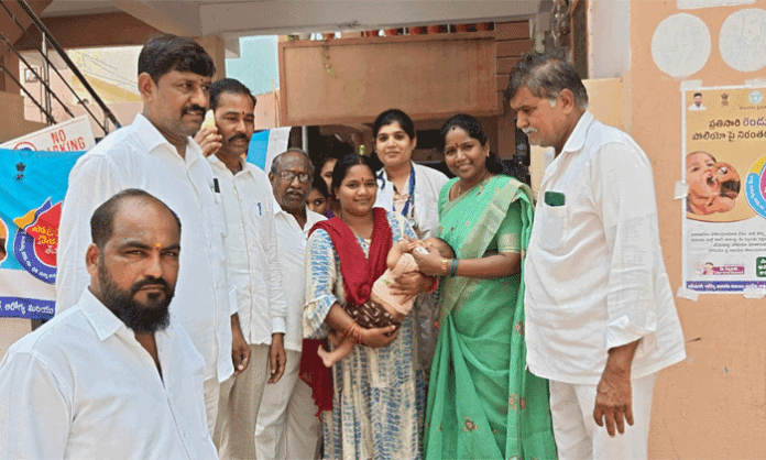 Former corporator Lingani Prasanna Lakshmi Srinivas administers pulse polio drops to children during the Pulse Polio awareness program at Addagutta Health Center.