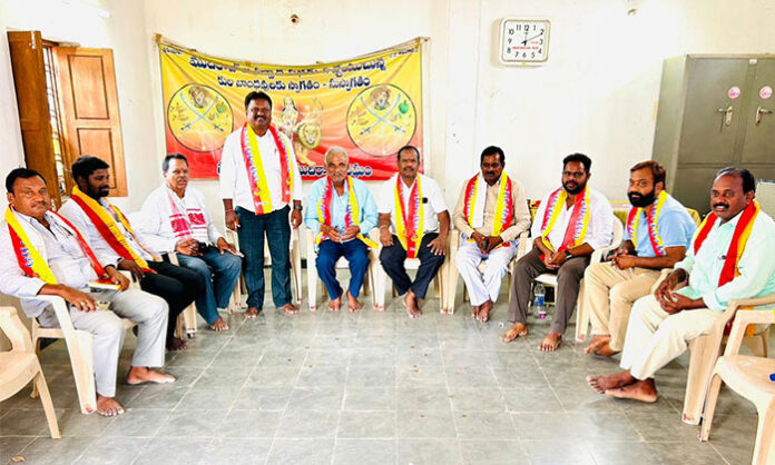 Telangana Mudiraj Mahasabha leaders addressing a press conference condemning objectionable posters against Eatala Rajender
