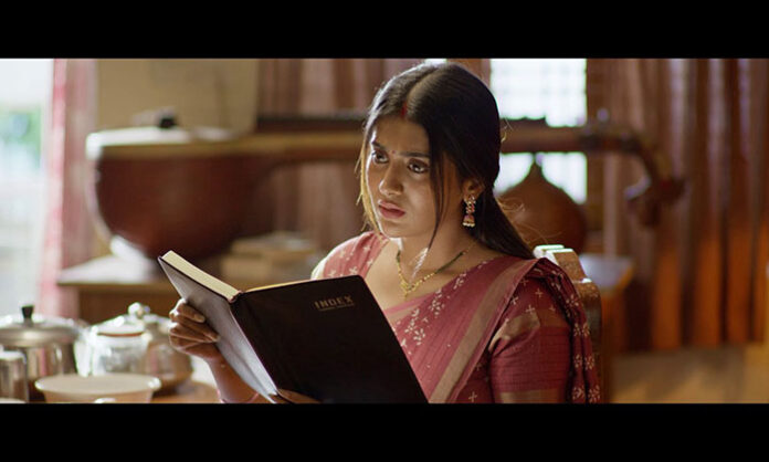 Rashi Singh featured in the energetic Sippu Sippu song from the Telugu film Gossip
