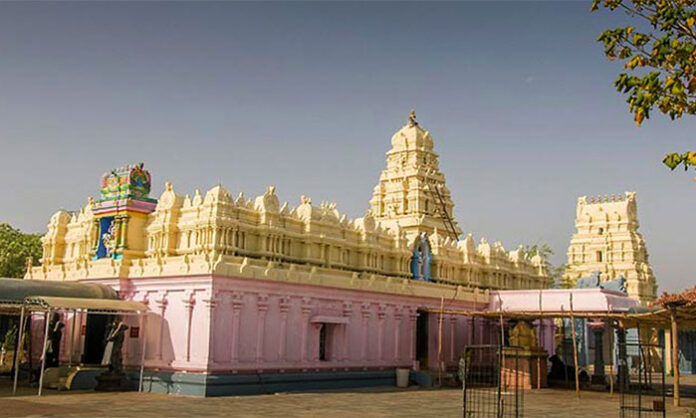 Kaleshwara Muktheshwara Swamy Temple reconstruction project underway with a budget of Rs.198 crore ahead of the upcoming Godavari Pushkaram festival.