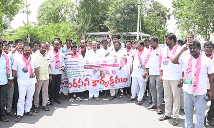 Manchireddy Kishan Reddy stages a protest demanding the immediate commencement of the delayed Lashkarguda high-level bridge construction project.