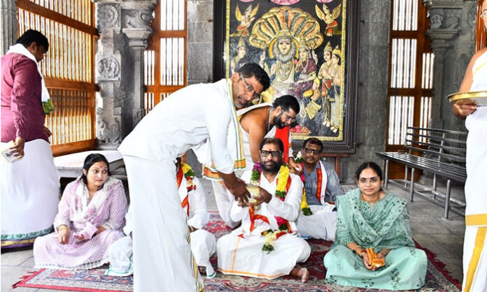Rajya Sabha MP Vaddiraju Ravichandra offers prayers at Sri Lakshmi Narasimha Swamy Temple in Yadadri along with family members and associates.