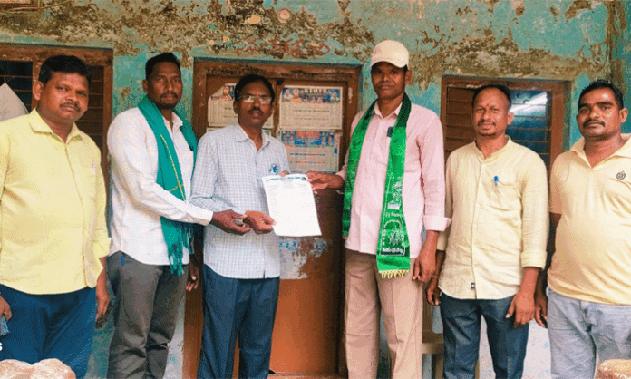 Leaders of the Tudum Debba organization submit a representation to the Mandal Educational Officer seeking implementation of the Right to Education Act in private schools.