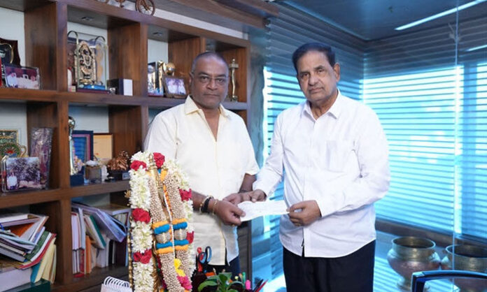Hyderabad businessmen donate Rs 20 lakh to TTD SV Annaprasadam Trust and hand over contributions to TTD Chairman B R Naidu.