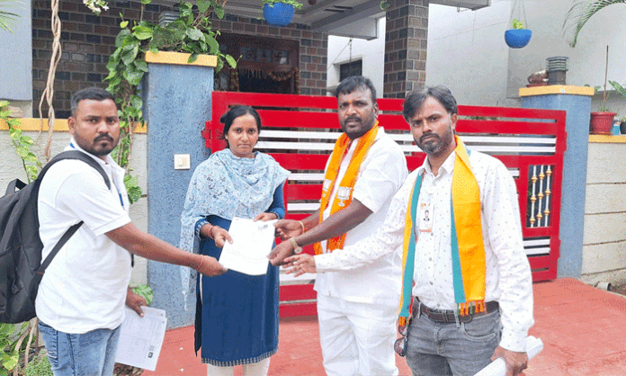 BJP leader Irla Raju Mudiraj distributes SIR voter list applications and creates awareness among voters in Kistareddypet and Patelguda.