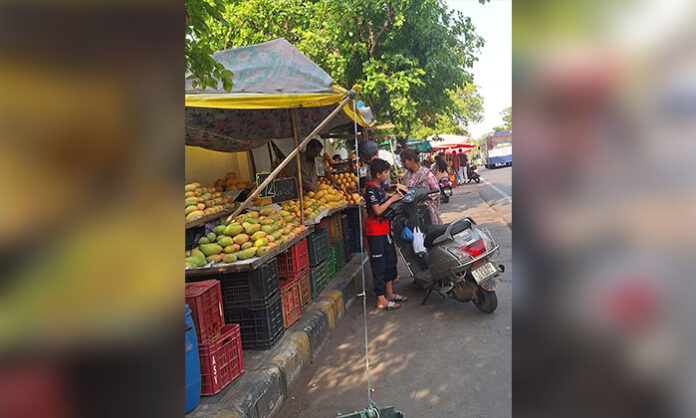 Footpath encroachments by street vendors in Secunderabad forcing pedestrians onto roads amid traffic congestion and safety concerns