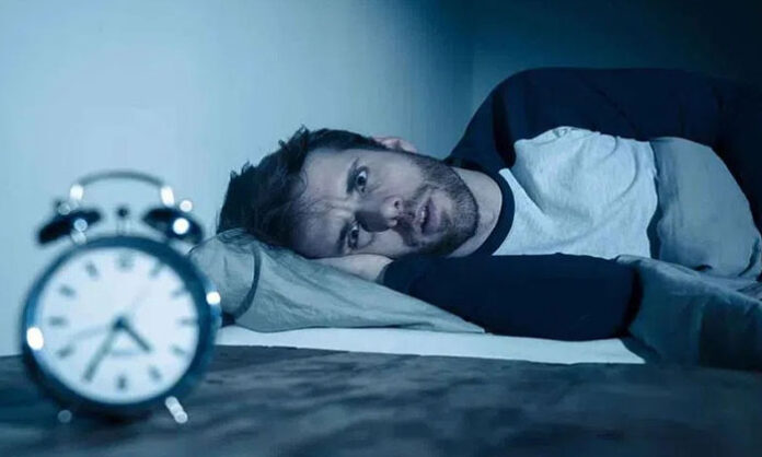 Experts suggest foods like water, coffee, antioxidant-rich fruits, and creatine may help improve brain function and reduce fatigue after poor sleep.