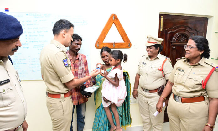 District SP Akhil Mahajan hands over the rescued four-year-old girl to her parents after the Adilabad police solved the kidnapping case within six hours.