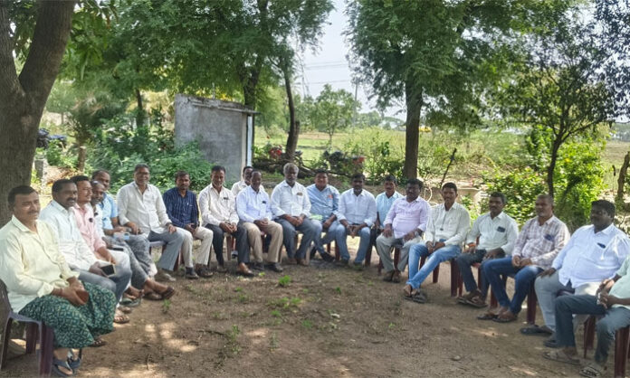 BRS leaders issue an ultimatum demanding the immediate release of irrigation water through the Pakala sluice gates for farmers in Khanapuram Mandal.