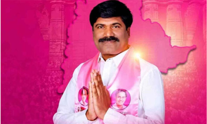 BRS leaders pay tribute to former Narsampet MLA Peddi Sudarshan Reddy following his demise.