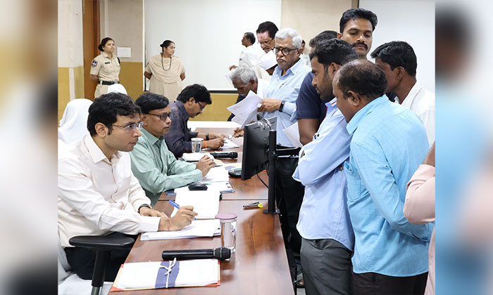 Prajavani | ప్రజావాణి దరఖాస్తులను వెంట వెంటనే పరిష్కరించాలి 11 Bhavesh Mishra directs prompt resolution of Prajavani applications00