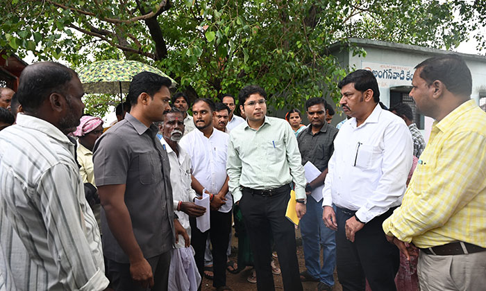 Collector | గ్రామాల్లో తాగునీటి సమస్యలు తలెత్తకుండా చర్యలు తీసుకోవాలి 1 Bhavesh Mishra reviews village drinking water1