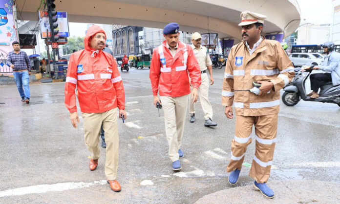 CP Sajjanar inspects traffic conditions at Panjagutta and Khairatabad while issuing a heavy rain advisory for Hyderabad residents.