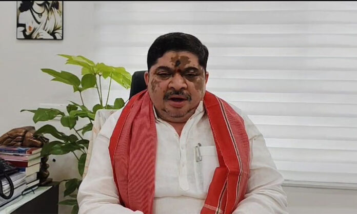 Transport and BC Welfare Minister Ponnam Prabhakar invites Husnabad residents to participate in the Dial Your MLA public grievance program.