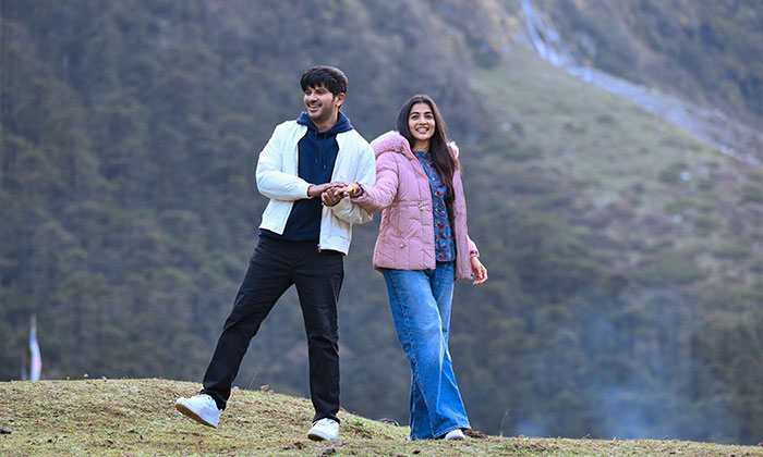 Dulquer Salmaan Sri Sri Bomma Bomma Song
