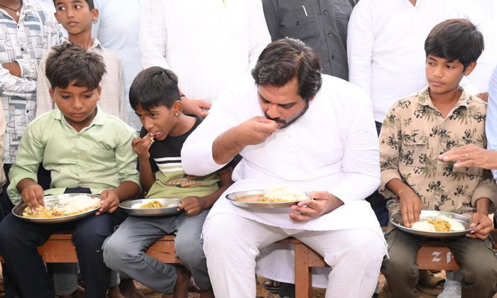Peddapalli MP | ప్రజా సంక్షేమ కార్యక్రమాలతో ముందుకు వెళతాం 1 Gaddam Vamsi Krishna Student Welfare Program3