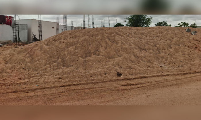 Sand Mining | రాత్రుల రవాణా టిప్పర్లతో అక్రమ ఇసుక దుమారం 1 Illegal sand transport in Dundubhi stream2 1