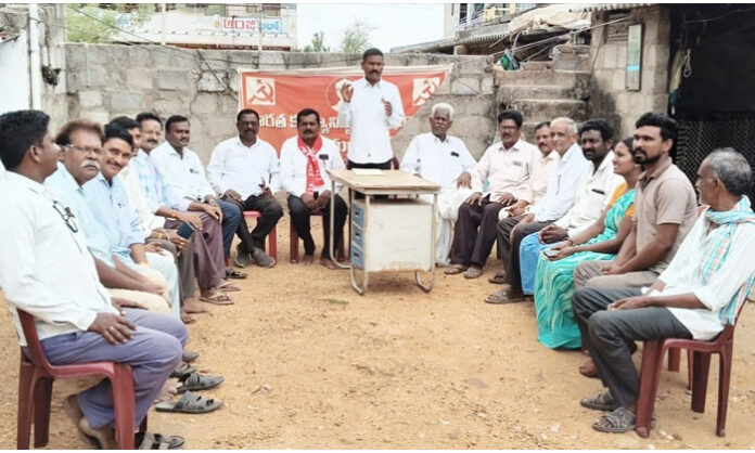 Telangana Rythu Sangham leaders addressing a meeting and calling for participation in the Jail Bharo protest.
