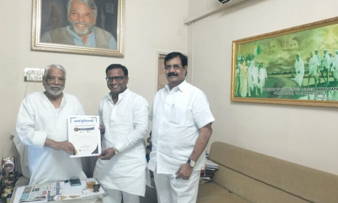 Aadab Hyderabad CMD Satyam Veeramalla presenting the 15th anniversary invitation to Telangana Government Advisor K. Keshav Rao during a courtesy meeting.