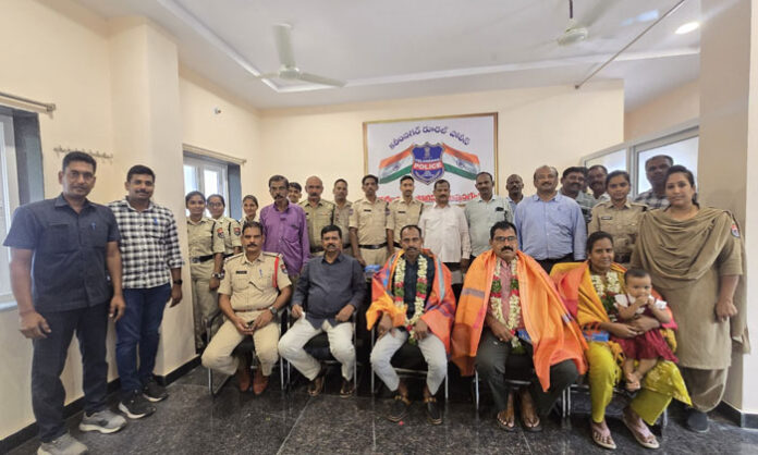 Karimnagar Rural Police officials honor transferred SI Naresh, ASI Renukanandam, and Woman Constable Sravanthi during a farewell ceremony.