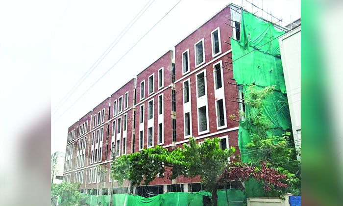 Madhapur high tension construction violations1