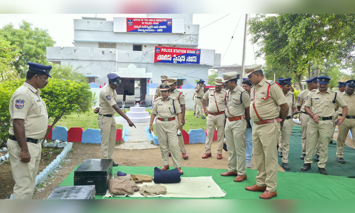 Nirmal SP Janaki Sharmila annual inspection Son Police Station23
