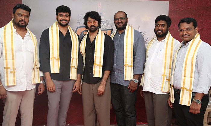 Ori Nayano | మూవీ టైటిల్ లాంచ్ చేసిన హీరో నవీన్ చంద్ర 3 Ori Nayano movie title unveiled by Naveen Chandra2