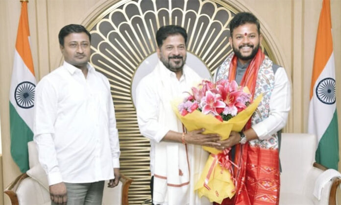 Telangana Chief Minister Revanth Reddy requests international-standard airports for Warangal and Adilabad during a meeting with the Union Civil Aviation Minister.