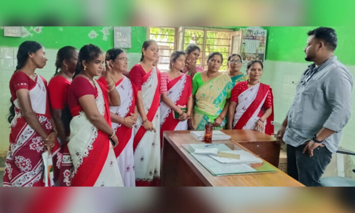 Women's association leaders inspect the Venkatapuram Community Health Center and raise concerns over the shortage of doctors and lack of basic medical facilities.
